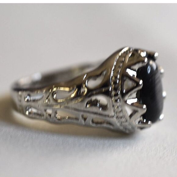 Gothic Renaissance Filigree Silver Tone Metal Black Inset Oval Stone Size13 Ring - Picture 3 of 4